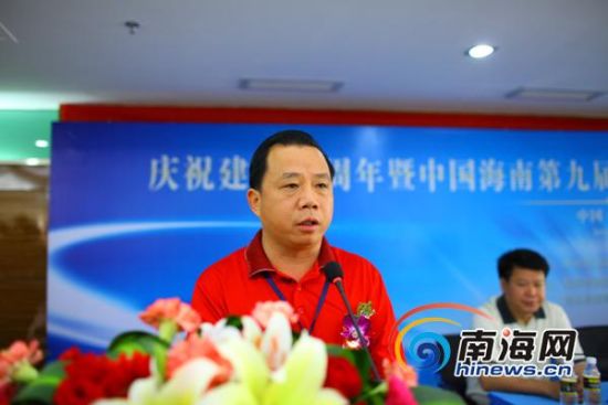 澄迈县委书记杨思涛在澄迈项目推介会上致辞(南海网记者 张茂 摄)