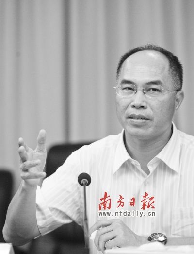 > 正文     三水区委书记卢立湃.   如何构建"小政府,大社会"?