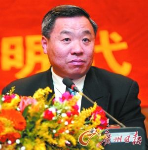 书记搭档市长的模式划分,从2003年至今,佛山分别经历了黄龙云,梁绍棠