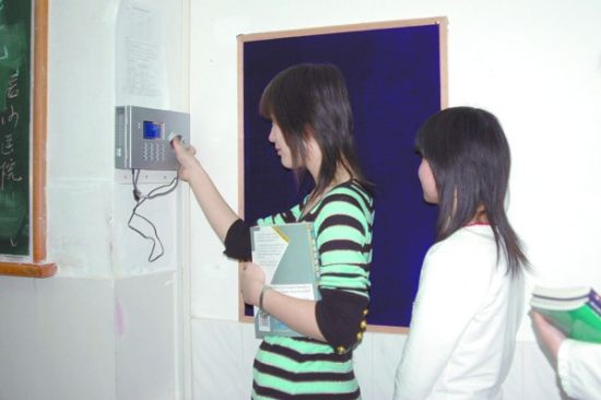大学生爱逃课有两个理由 美女老师的课没人逃_新闻中心_新浪网