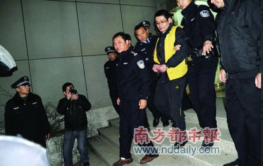 身陷刑讯逼供旋涡的警察_新闻中心_新浪网