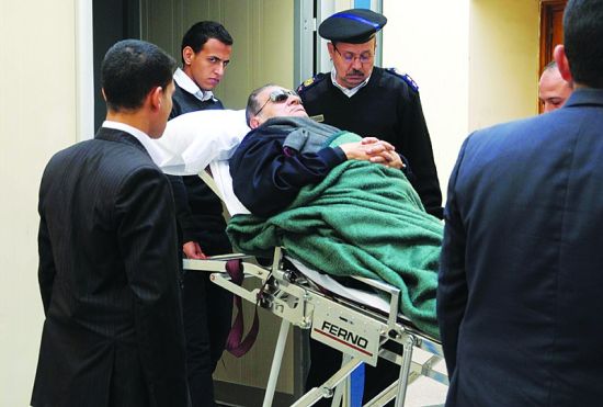 穆巴拉克再次出庭受审