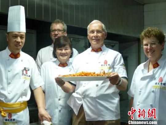 美国美食家河北保定体验"舌尖上的中国"