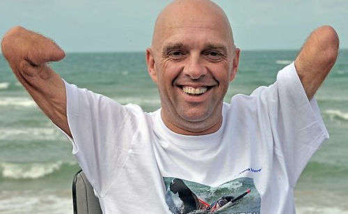 无肢男子横渡白令海峡完成连接五大洲梦想