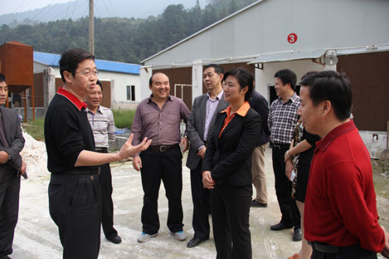 怀化市委常委市委秘书长谢宏有一行到中方乌溪调研