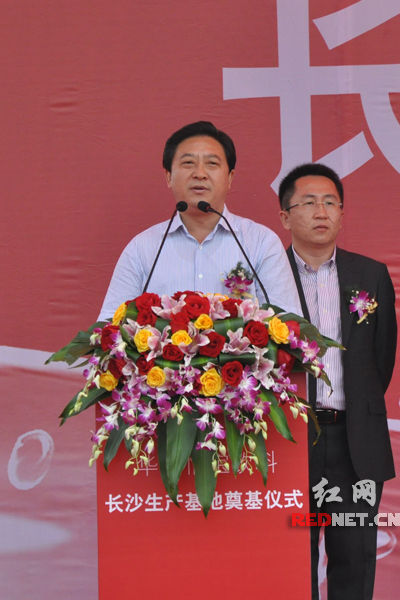 (长沙市人民政府副市长黎石秋在奠基仪式现场讲话.