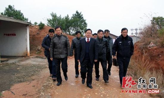 岳阳县领导督查安全生产防患于未然