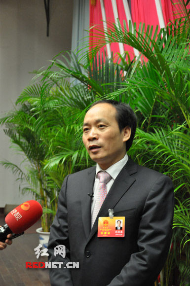 (常德市委书记王群到会并致辞.