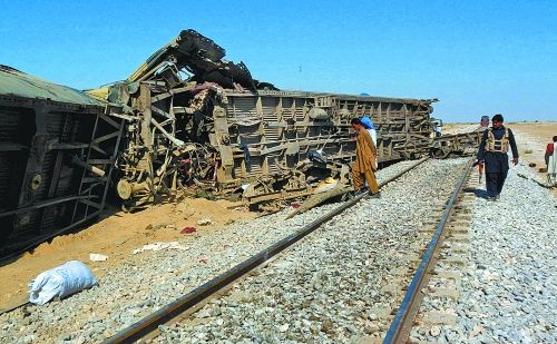 巴基斯坦火車遭炸脫軌