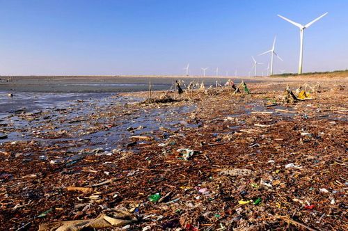 台湾黄金海岸极速消失 垃圾成堆触目惊心