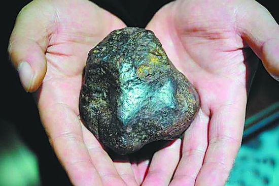 新疆46亿岁陨石标价8000万