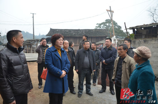 陈俊名 通讯员 曾红梅)1月29日,春节前夕,靖州县委副书记,县长张远松