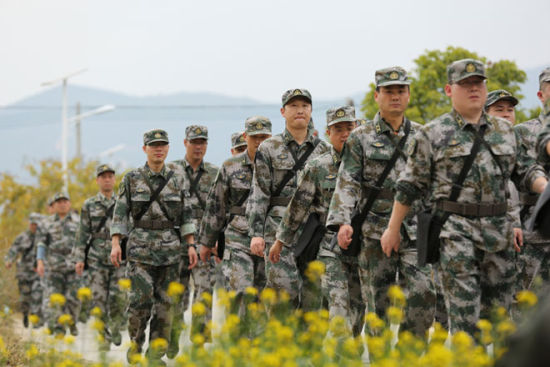 带直属分队开展野营训练,省军区领导盖龙云,宫波,谢建良,盛强,范德军