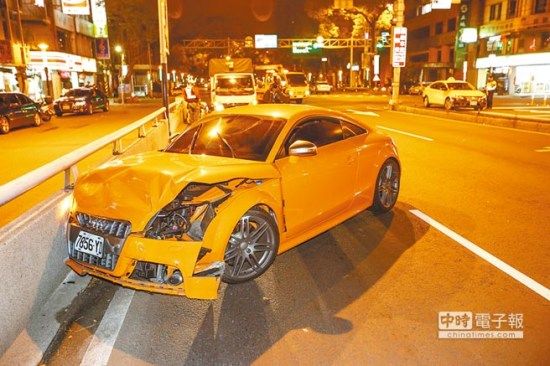 臺再傳奧迪跑車撞毀事件 撞壞林志穎超跑男現身