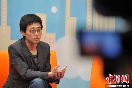 黄西笑称脱口秀有助学英语建议说英语少用书面语