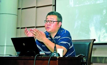 中国三极地区科学考察探险队队长金雷 记者 邹飞 实习生 蒋兴宇 摄