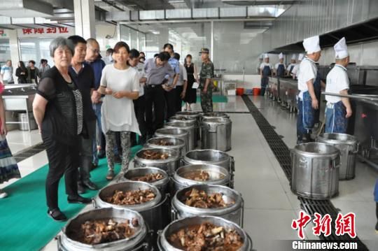 保定监狱见闻:服刑人员自组艺术团 企业进大墙招工