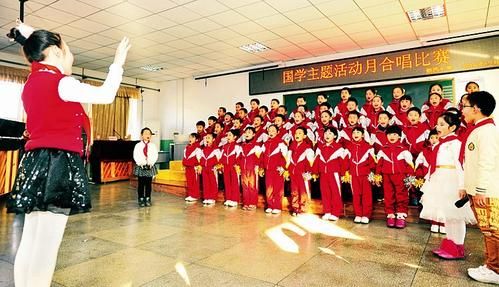 太原市迎泽区新西小学举办国学特色诵读合唱比赛_新浪新闻