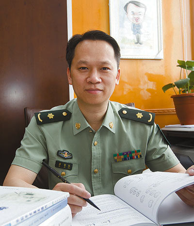 三种身份诠释军医本色