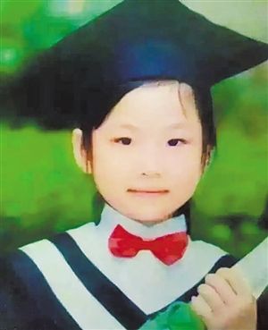 图为失踪的小女孩李美娇照片.