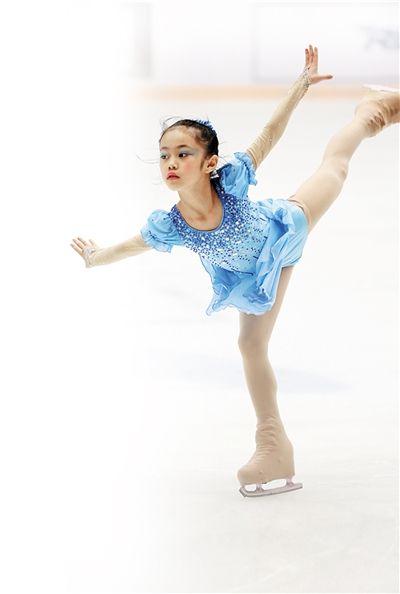 不过随着主城区越来越多的真冰场开放,滑冰这一原本只属于北方人的