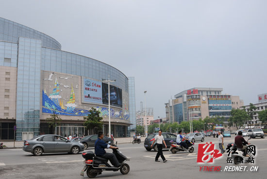 湘潭建设路口没有红绿灯 行人司机都紧张(图)