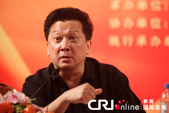 "党的旗帜高高飘扬"总策划郁钧剑"党的旗帜高高飘扬"总导演王冼平国际