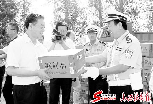 忻州市委常委政法委书记武德慰问7451工程周边道路交警图