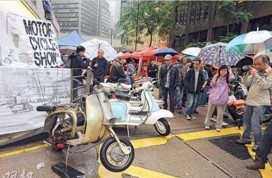 香港展出經典電動車 舊款車竟無後軲轆(圖)