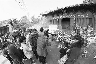 300位汤和后裔汇聚蚌埠清明祭祀图