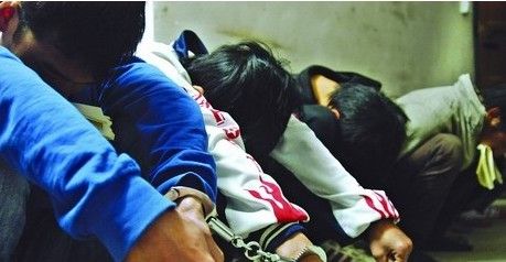 合肥某技师学校13名在校学生,利用周末溜出校外结伙抢劫未成年学生