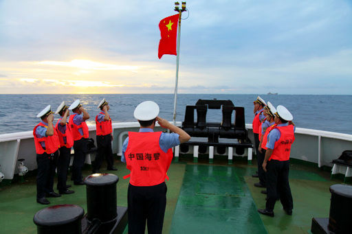 中新网10月1日电 据国家海洋局网站消息,10月1日,迎着冉冉升起的太阳