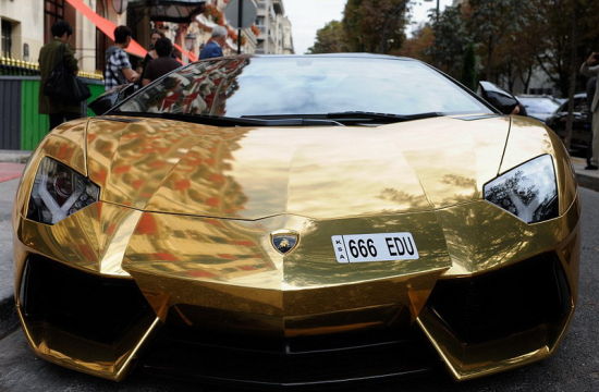 巴黎惊现黄金版兰博基尼价值600万美元组图
