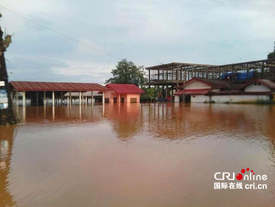 曹琦):连日来,老挝多地持续降雨,导致河水上涨,出现了不同程度的洪水