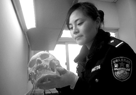 女法医用死者指间一抹血揪出凶手(图)