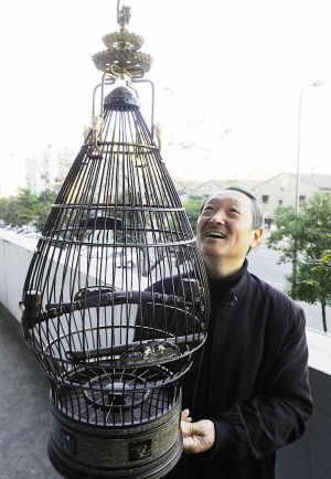 退休技工巧手制作精美鸟笼 给5万也不卖