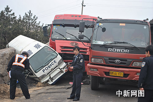 山西鄉寧發生一起交通事故 造成三人身亡(組圖)