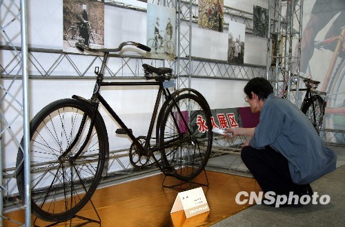 各国"明星"自行车亮相湖南 名贵"白金人"成焦点
