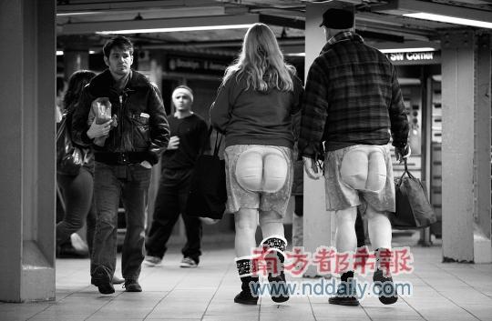 全球50个城市1月9日举办了第十届"不穿裤子乘地铁"活动.