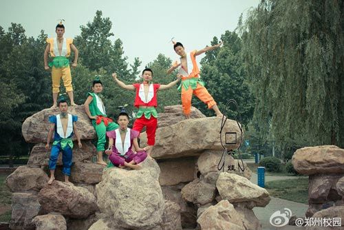 大学生"真人版葫芦娃"毕业照真人版葫芦娃毕业照在网上引来围观有网友