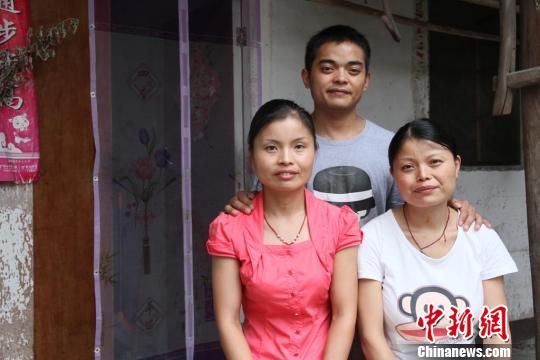 三姐弟不嫁不娶照顾病母 侍弄病榻十年如一日