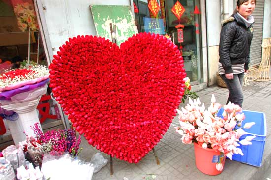 图文:巨大的心型玫瑰花束