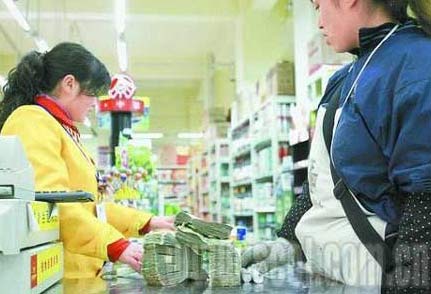 男子免费为超市换零钱 被称为零钱大王(组图)_新闻中心_新浪网