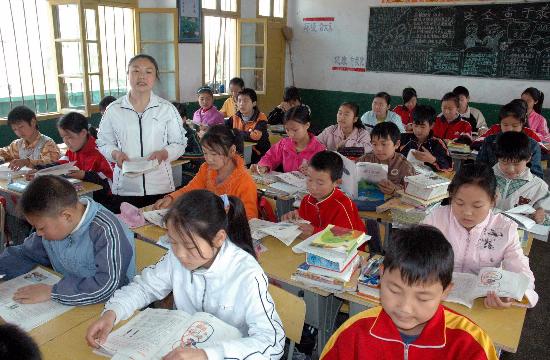 图片 正文 4月24日,湖北兴山县高阳镇中心小学的学生在课堂上听老师