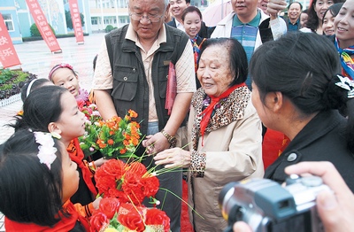 谢觉哉夫人过百岁生日 曾参加红军长征(图)