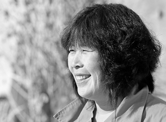 乐观的刘淑清无偿照顾老弱病残的人十年,质感漆求回报.