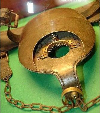 成都男子因怀疑女友有外遇,强迫令女友穿铁内裤并实行惨无人道的控制