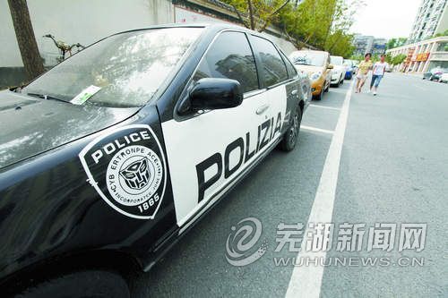 私家车喷漆变身山寨版外国警车图