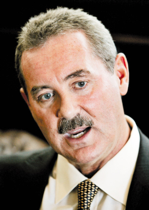 《福布斯》估计斯坦福拥有22亿美元财富,去年在全美富豪榜上排名205位