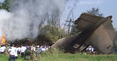 当天在东爪哇省坠毁的印尼军方一架大力神c130运输机已造成98人死亡